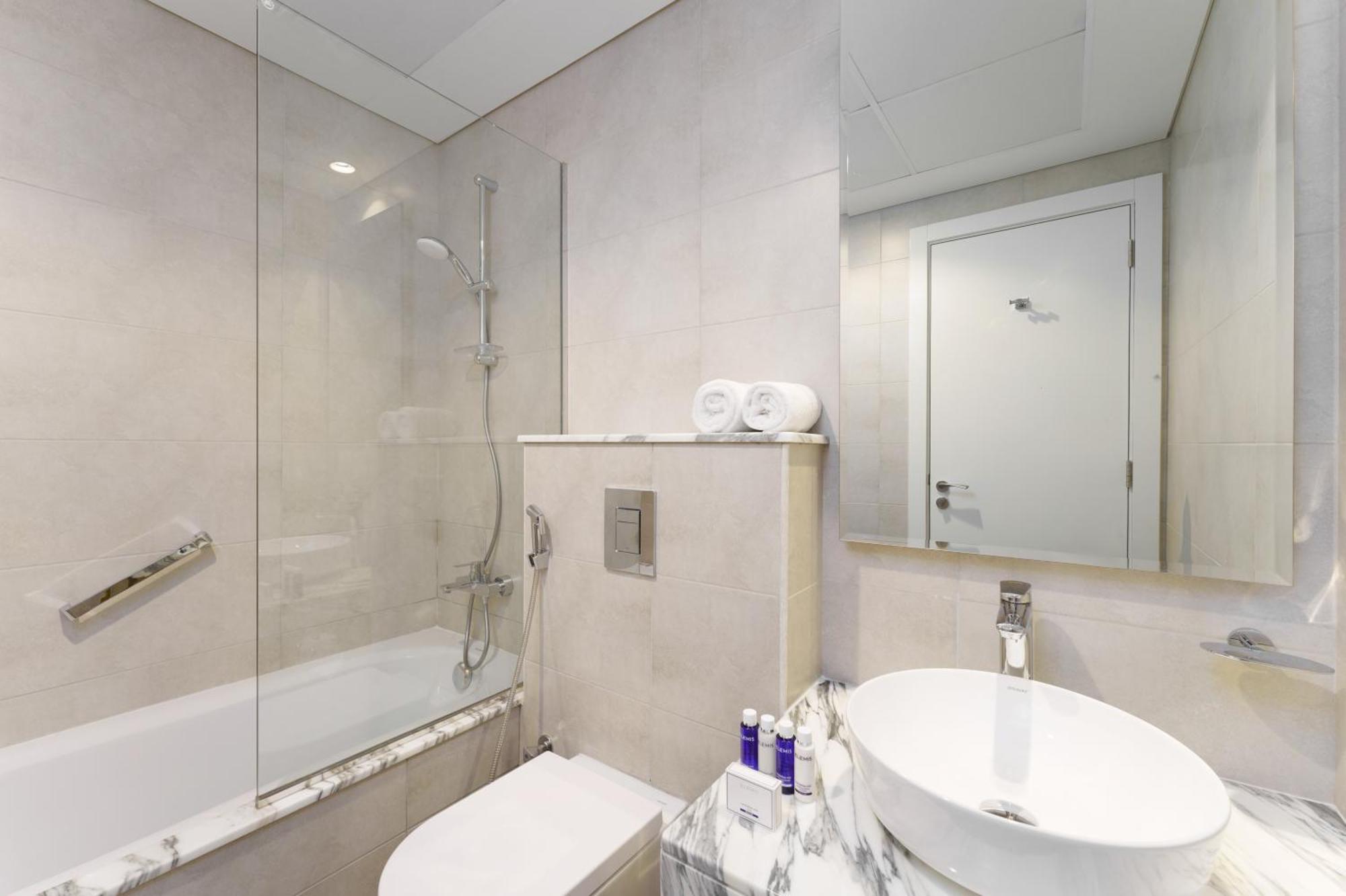 Maison Privee - Chic Retreat In Prime Location Dubai